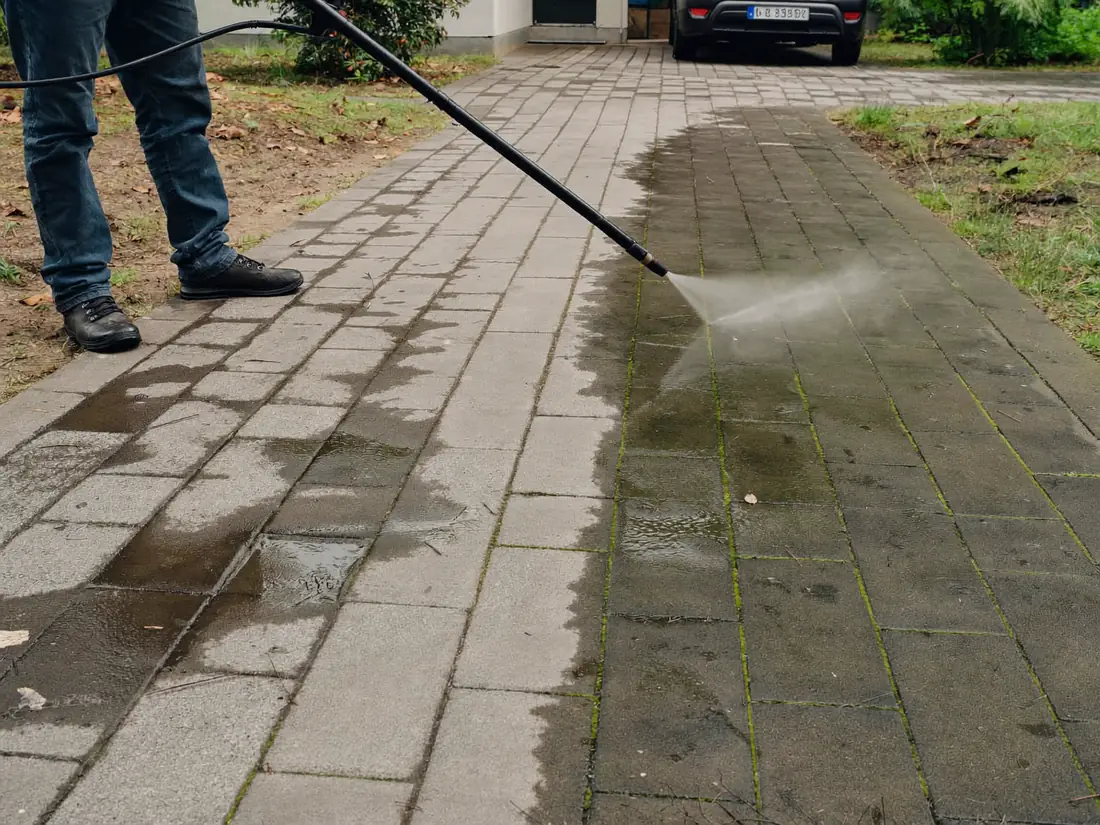 Mycie kostki brukowej myjką ciśnieniową